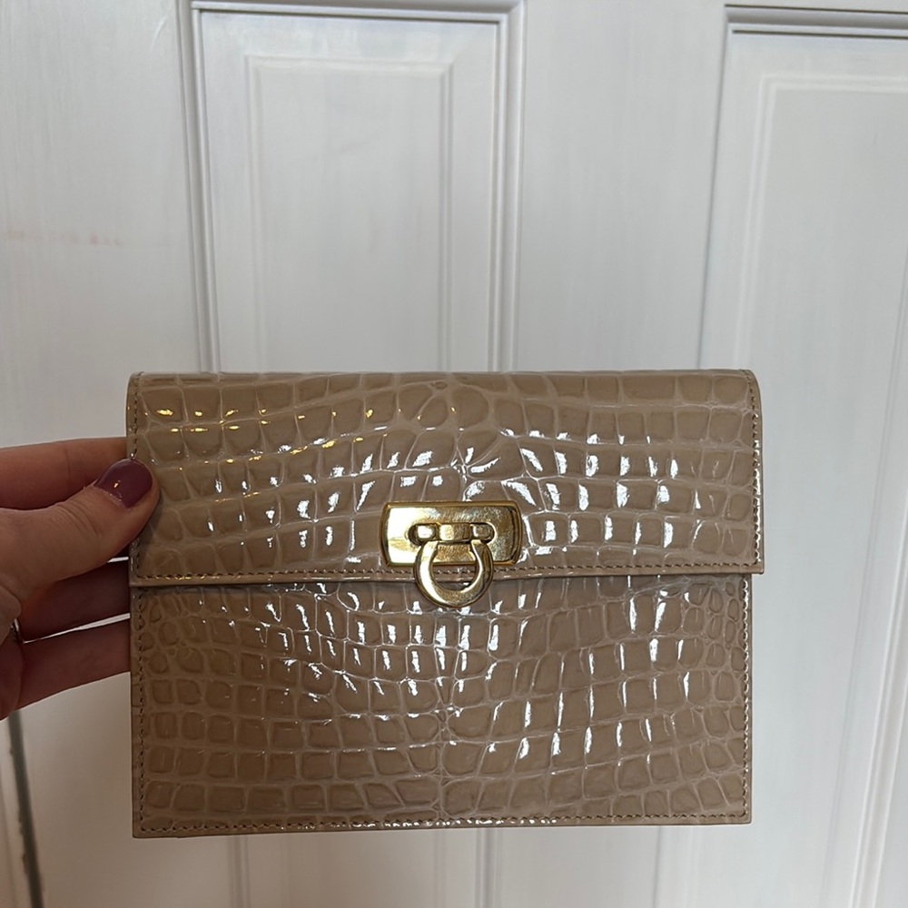 Elegant Tan Crocodile-Embossed Clutch